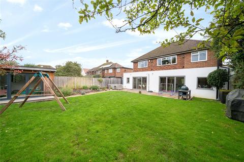 28 Broadfields, East Molesey, KT8 0BW