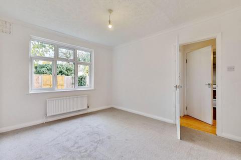 64 Grantham Gardens, Romford, RM6 6HJ