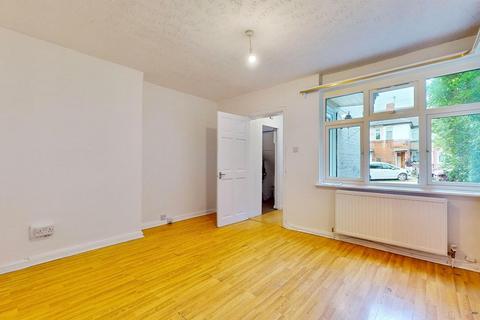 64 Grantham Gardens, Romford, RM6 6HJ