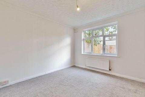 64 Grantham Gardens, Romford, RM6 6HJ