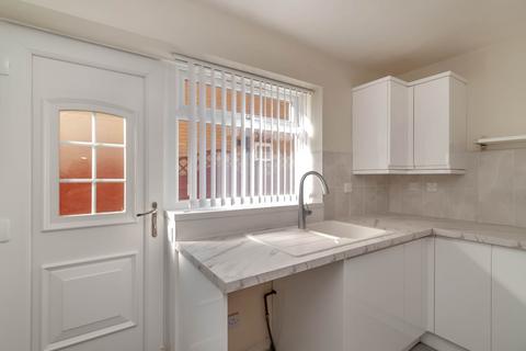 2 bedroom semi-detached house to rent, Whimbrel Mews, Morley