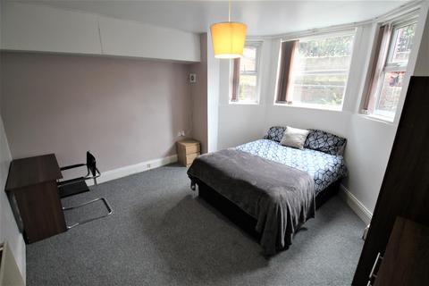 8 bedroom terraced house to rent, Delph Lane, Woodhouse, Leeds, LS6 2HQ