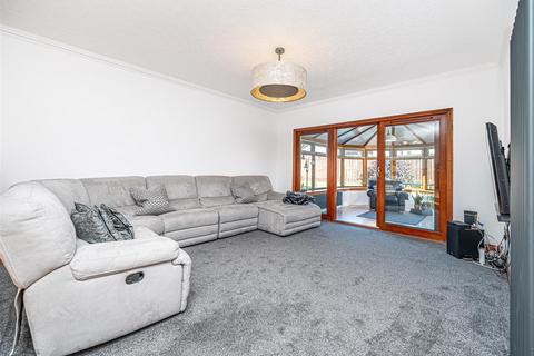 4 bedroom detached bungalow for sale, 15 Queen Margaret Gardens, Dunfermline, KY12 0RD