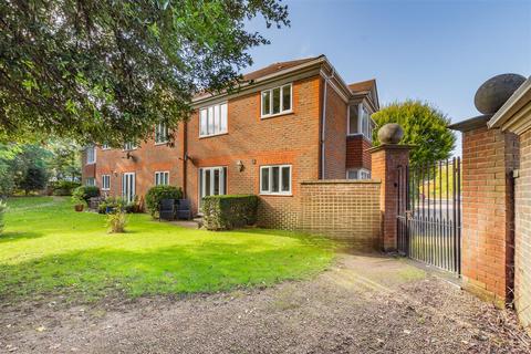 2 bedroom apartment for sale, Nevill Court, West Malling