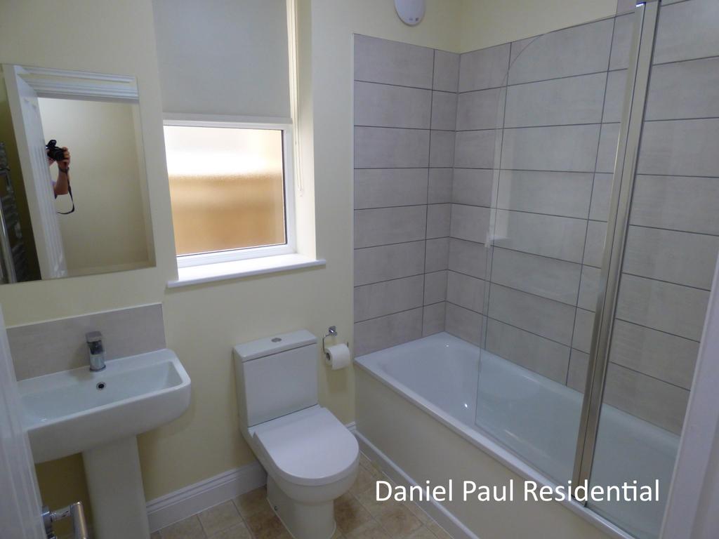 South Ealing Road 1 bed ground floor flat to rent £1,447 pcm (£334 pw)