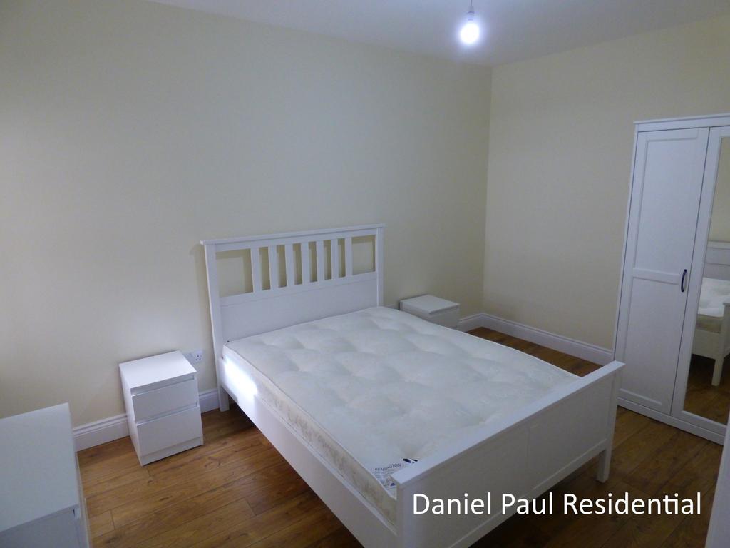 South Ealing Road 1 bed ground floor flat to rent £1,447 pcm (£334 pw)