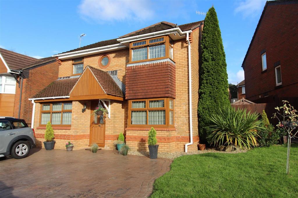 YnysYCoed, Oakdale NP12 4 bed detached house for sale £370,000
