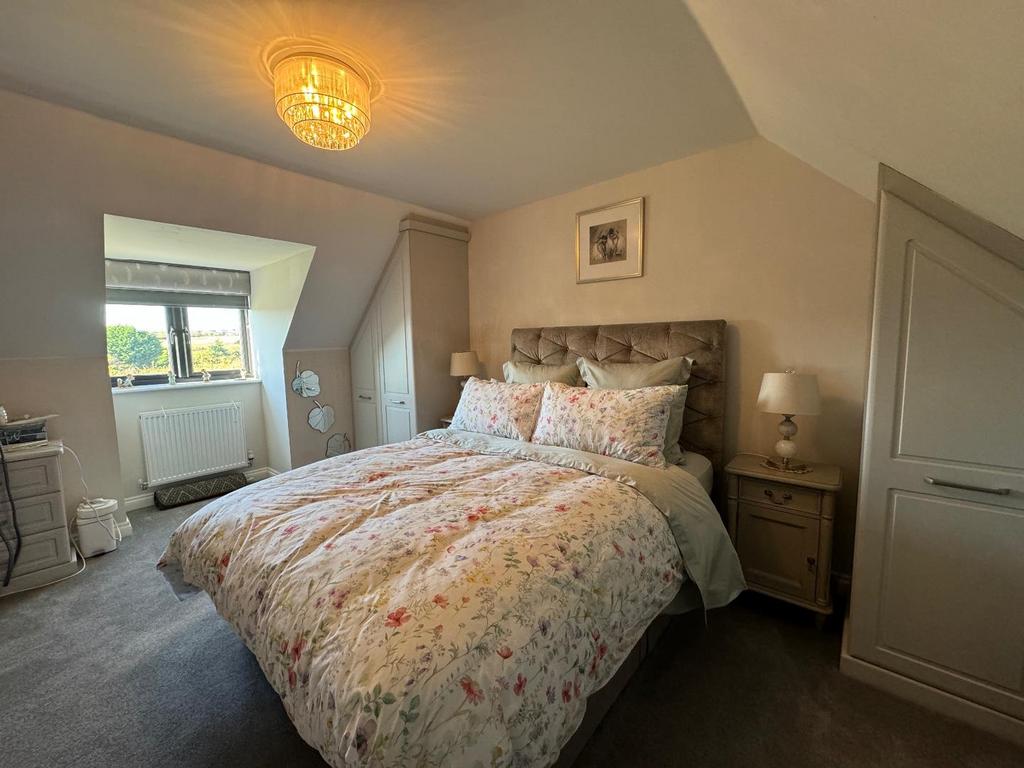 Bedroom 2 (first floor)