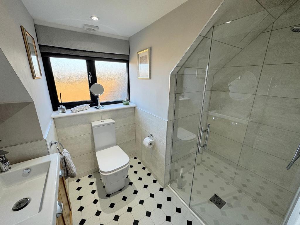 Shower room (first floor)