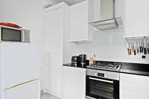 2 bedroom flat for sale, Florence Road, Stroud Green N4