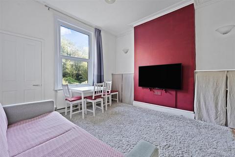 2 bedroom flat for sale, Florence Road, Stroud Green N4