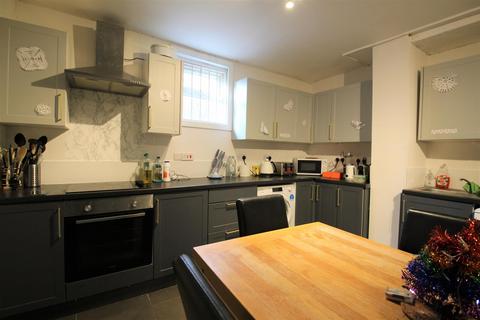 6 bedroom terraced house to rent, Cliff Mount, Woodhouse, Leeds, LS6 2HP