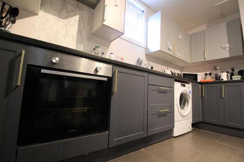 6 bedroom terraced house to rent, Cliff Mount, Woodhouse, Leeds, LS6 2HP