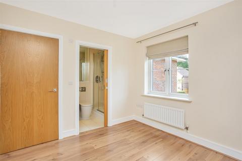 2 bedroom apartment to rent, Hurley Close, Banstead