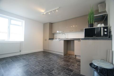 2 bedroom flat to rent, King Street, Margate, CT9