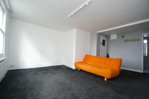 2 bedroom flat to rent, King Street, Margate, CT9