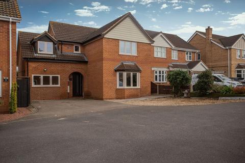 4 bedroom detached house for sale, Morgan Close, Yaxley, Peterborough, Cambridgeshire. PE7 3GE