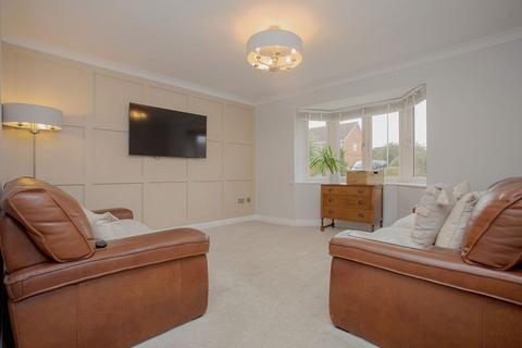 4 bedroom detached house for sale, Morgan Close, Yaxley, Peterborough, Cambridgeshire. PE7 3GE