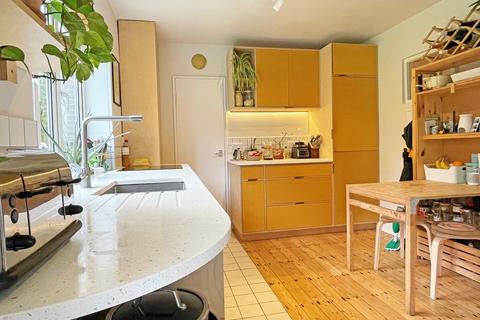 2 bedroom flat for sale, Bromley Road, Brighton BN2