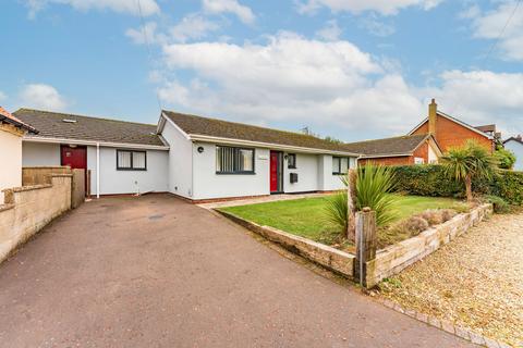 3 bedroom detached bungalow for sale, Norwich Road, Yaxham