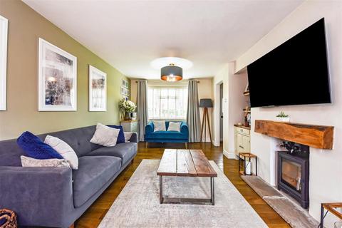 35 Branksome Close, Chilbolton, Stockbridge, SO20 6AQ