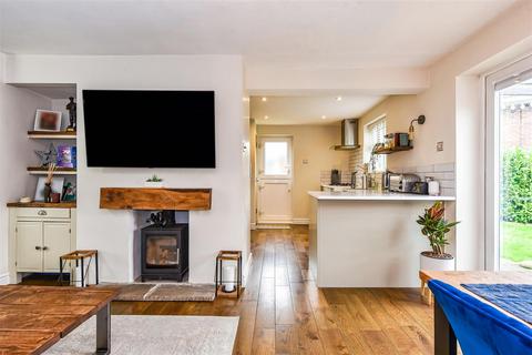 35 Branksome Close, Chilbolton, Stockbridge, SO20 6AQ