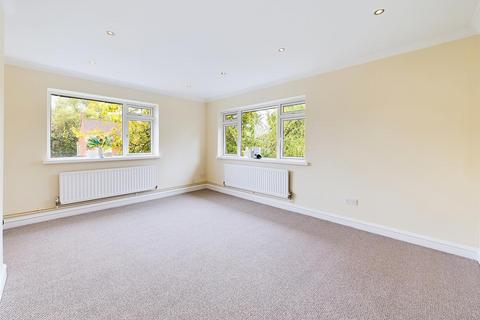 2 bedroom maisonette for sale, Southbourne Gardens, Ruislip HA4