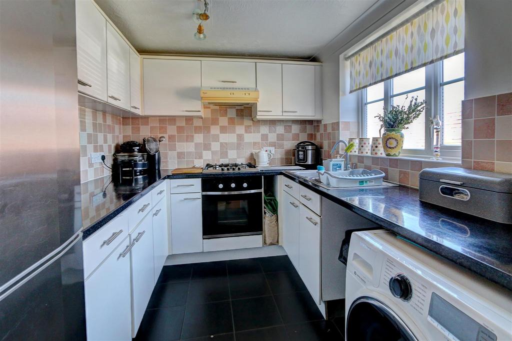 Clover End, Ely CB6 3 bed terraced house to rent £1,300 pcm (£300 pw)