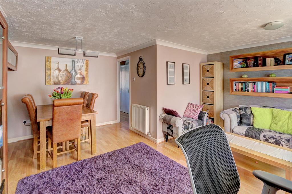 Clover End, Ely CB6 3 bed terraced house to rent £1,300 pcm (£300 pw)