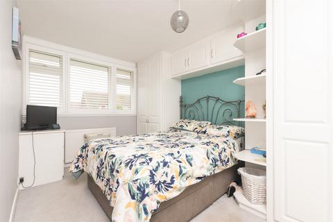 30 Ranworth Close, Erith, DA8 3AD
