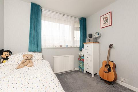 30 Ranworth Close, Erith, DA8 3AD