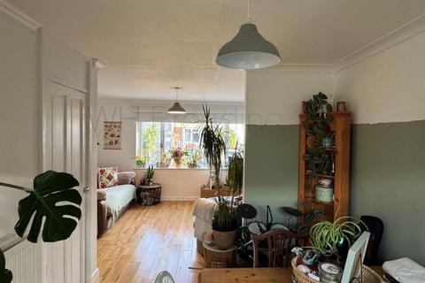 87 Lucerne Drive, Seasalter, Whitstable, CT5 4SE