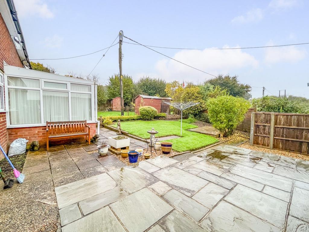 Heathfield Gardens, Robertsbridge, TN32 2 bed semidetached house for