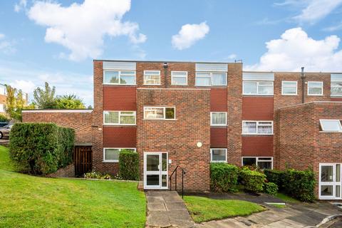 Woodlands Court, Woking, GU22