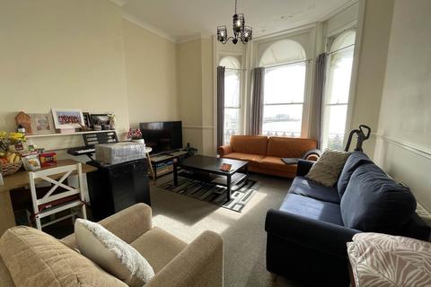 2 bedroom flat to rent, Marine Parade, Worthing , West Sussex