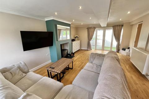 43 Blackshaw Road, Glossop, SK13 7SN