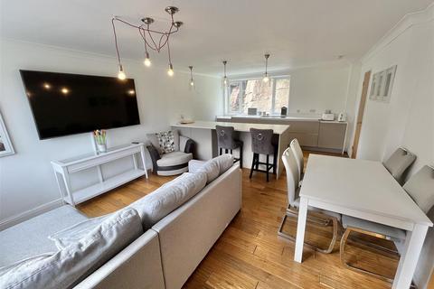 43 Blackshaw Road, Glossop, SK13 7SN