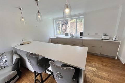 43 Blackshaw Road, Glossop, SK13 7SN