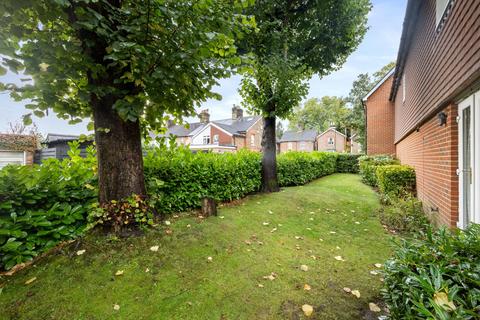 3 bedroom coach house for sale, Spring Close, Crawley RH11