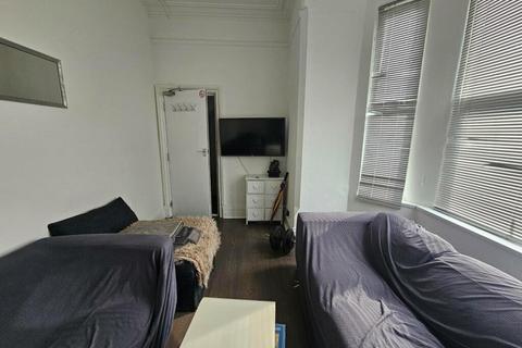 1 bedroom terraced house to rent, Woodborough Road, Nottingham, Nottinghamshire, NG3