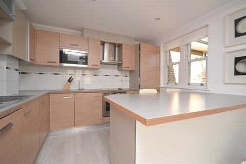 1 bedroom apartment to rent, Northcote Road, St Margarets