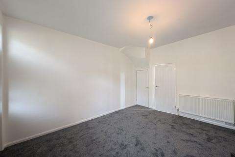 2 bedroom terraced house to rent, Highfield Terrace, Cleckheaton, West Yorkshire, BD19