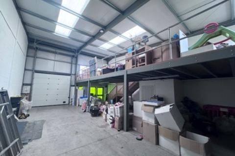 Industrial unit to rent, Unit 28 , Rockhaven Business Centre, Rhodes Moorhouse Way, Longhedge, Old Sarum, Salisbury, Wiltshire, SP4 6RT