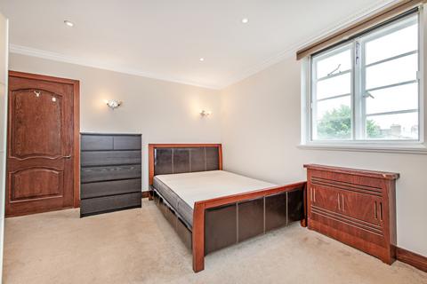 3 bedroom apartment to rent, Pembroke Road Kensington W8