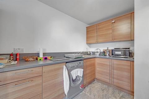 2 bedroom apartment for sale, Lorenzo House, Medici Close, Essex