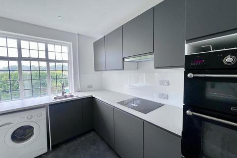 3 bedroom apartment for sale, Greentiles, Denham Green