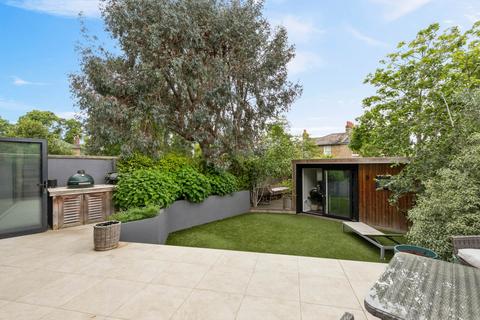 9 Ildersly Grove, London, SE21 8EU