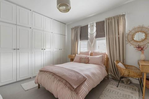 9 Ildersly Grove, London, SE21 8EU