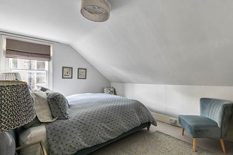 9 Ildersly Grove, London, SE21 8EU