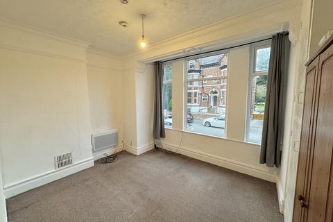 Studio to rent, Clarendon Road, Manchester, M16 8LB